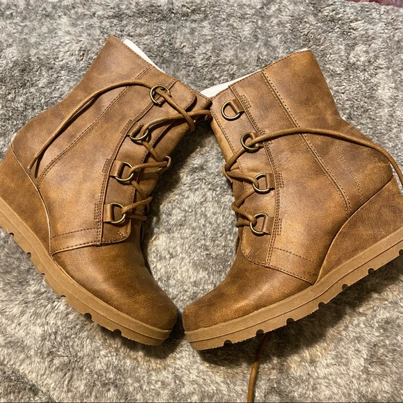 White Mountain Boots - Picture 1 of 5
